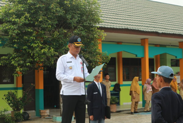 Sosialisasi bahaya narkoba melalui kegiatan upacara bendera kepada pelajar MAN Kota Palangka Raya